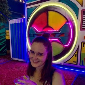 Meet your Posher, Cassandra